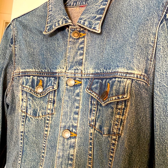 Women’s Quality denim jacket.  Lightweight and stretchy. - Picture 3 of 6